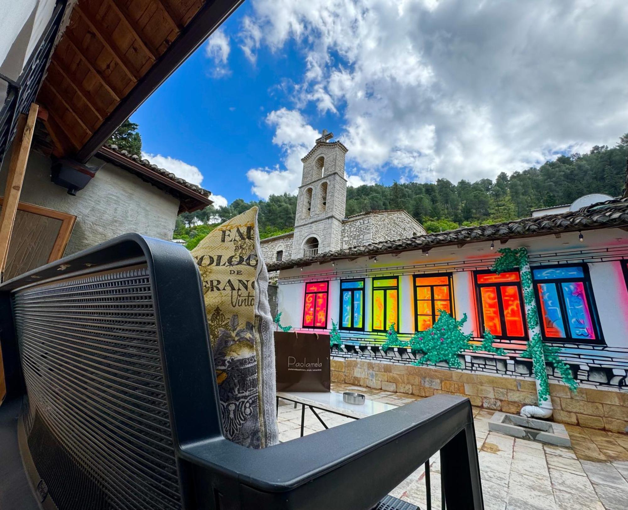 Helin'S Hostel By Backpackers Berat Exteriör bild
